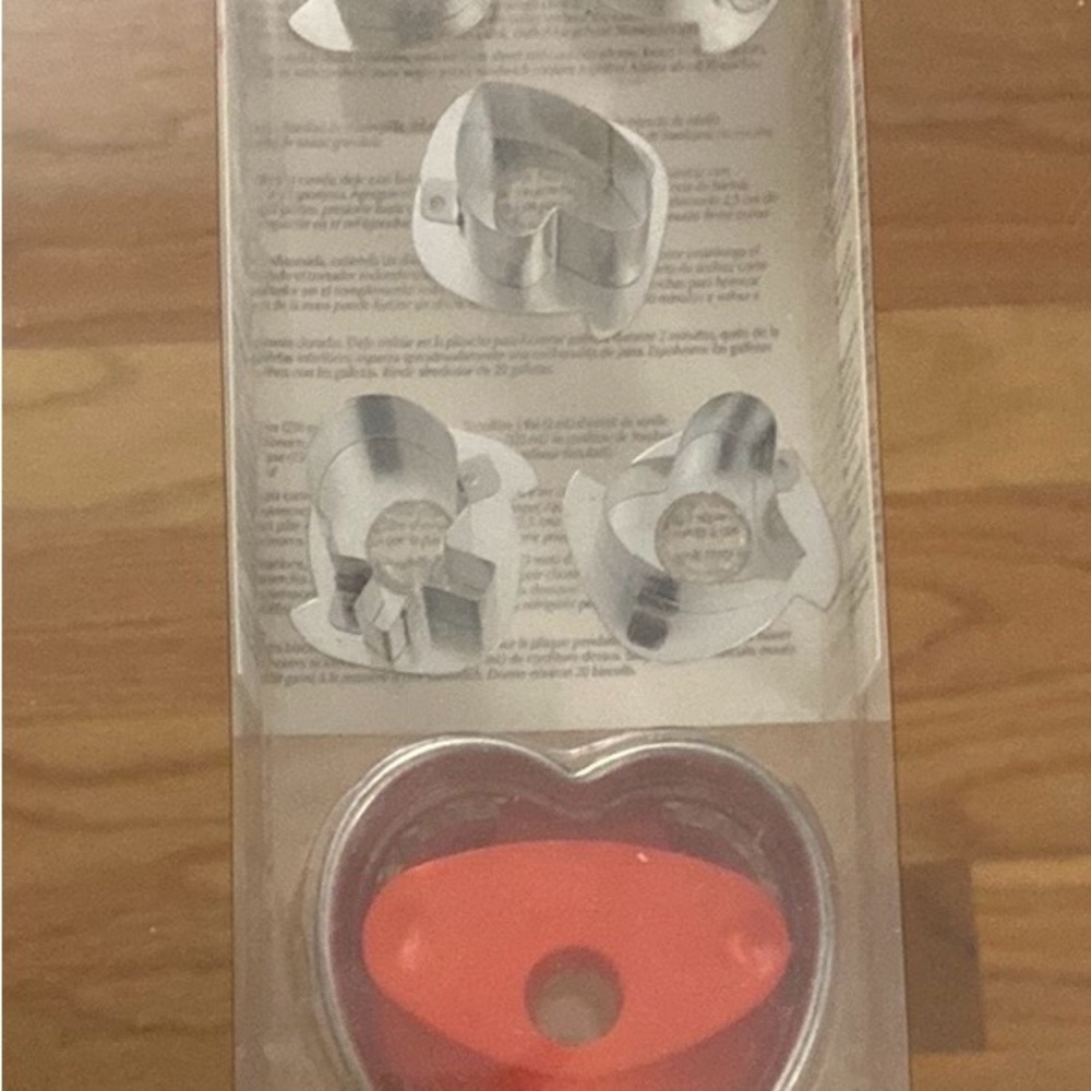 New Wilton Heart Linzer Cookie Cutter Set - Picture 2 of 4